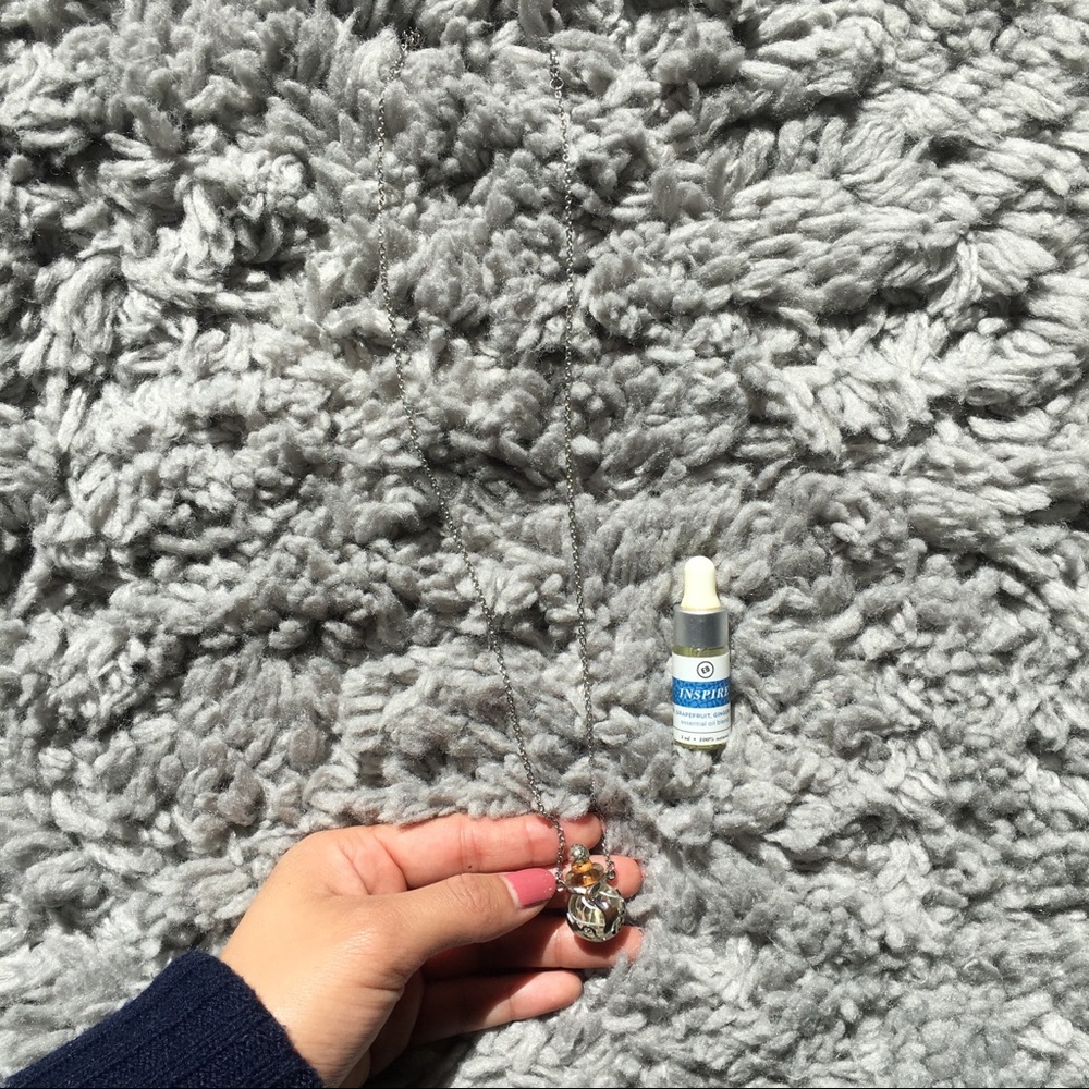 Essential oil aroma necklace